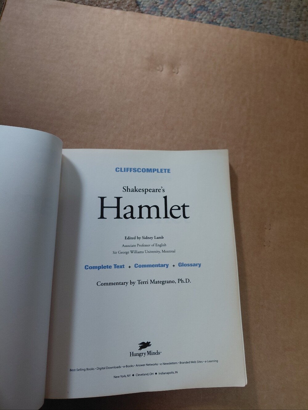 CliffsComplete Hamlet Yellow Study Guide - Picture 3 of 3